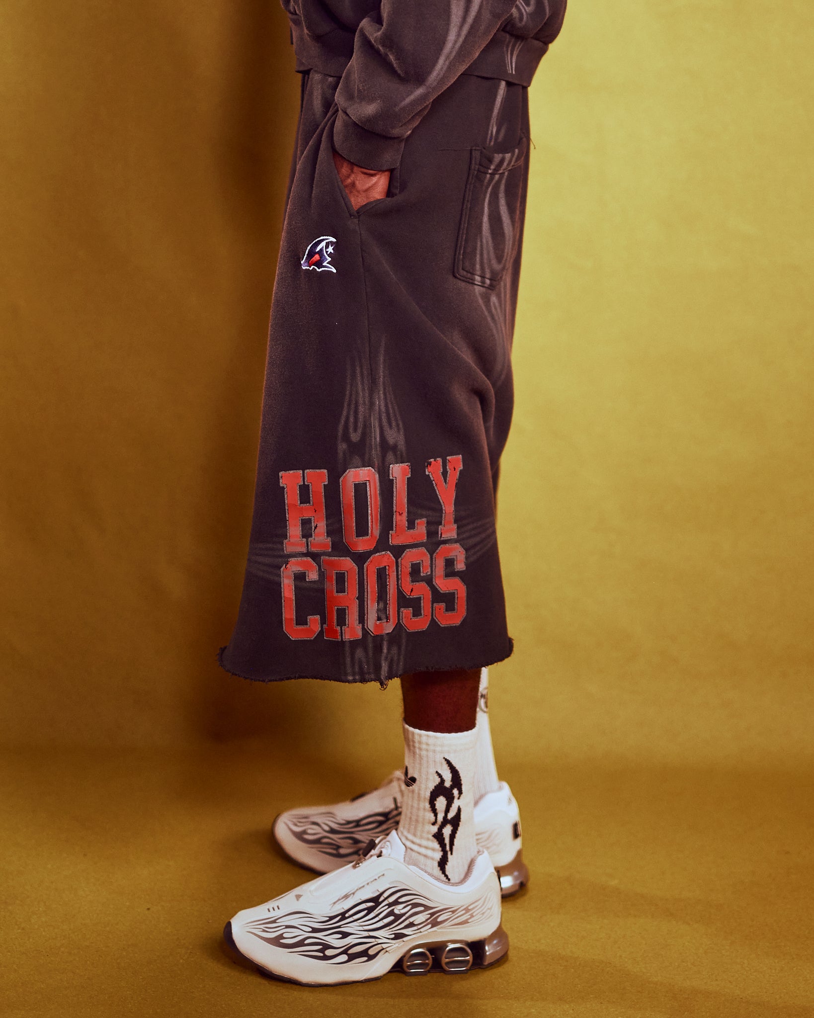 Holy Cross 3/4 Shorts - Black